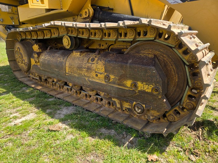 2014-caterpillar-953d-image-63