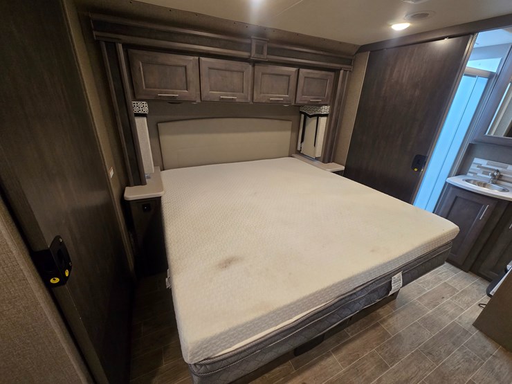 2020-ford-f550-image-47