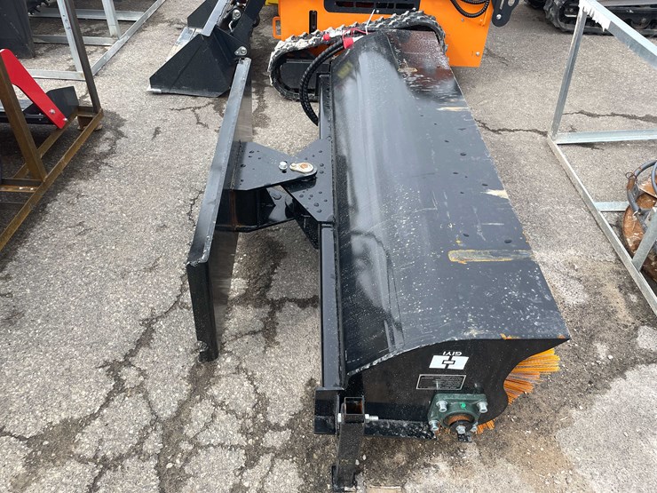 #7047-•-unused-61"-angle-skid-steer-sweeper-broom-(o10)-image-7