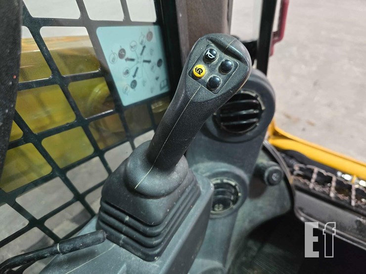 2023-caterpillar-259d3-image-16