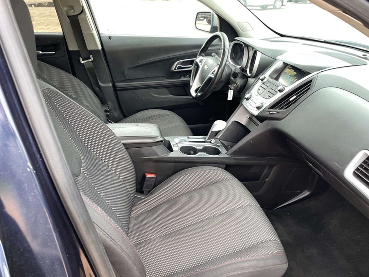 2015-chevrolet-equinox-lt-image-17