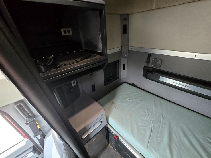 #22592-•-2019-mack-anthem-sleeper-truck-image-60