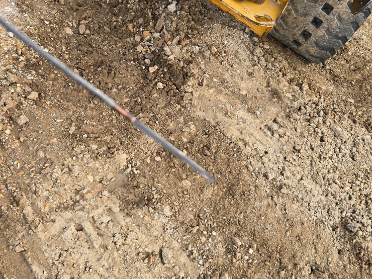 2013-deere-329d-image-29