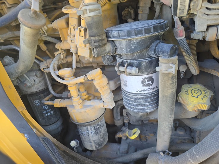 2015-deere-410l-image-25