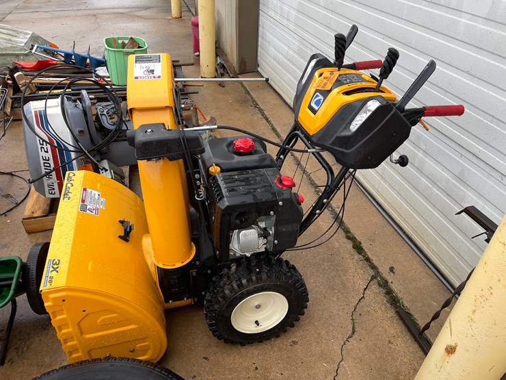 #7011-•-cub-cadet-26"-snowblower-(o3)-image-1