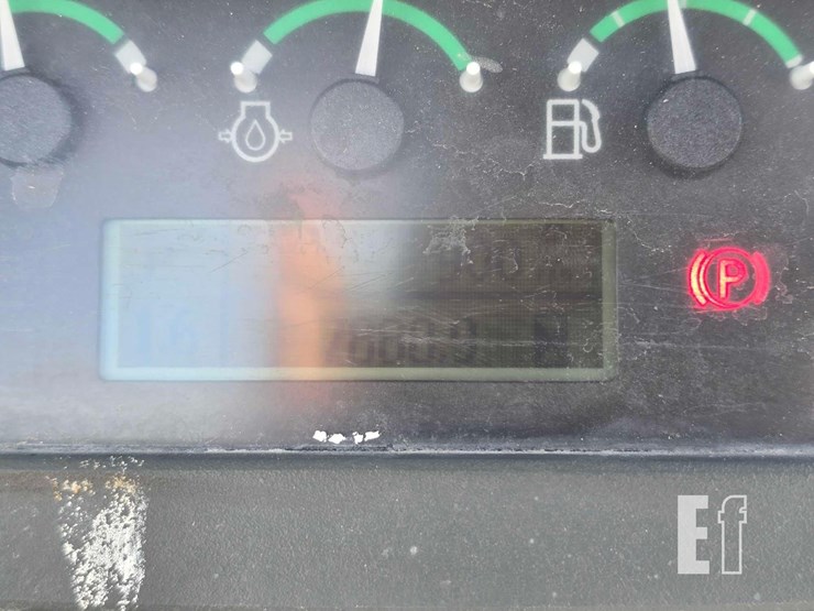 2016-deere-700k-lgp-image-13