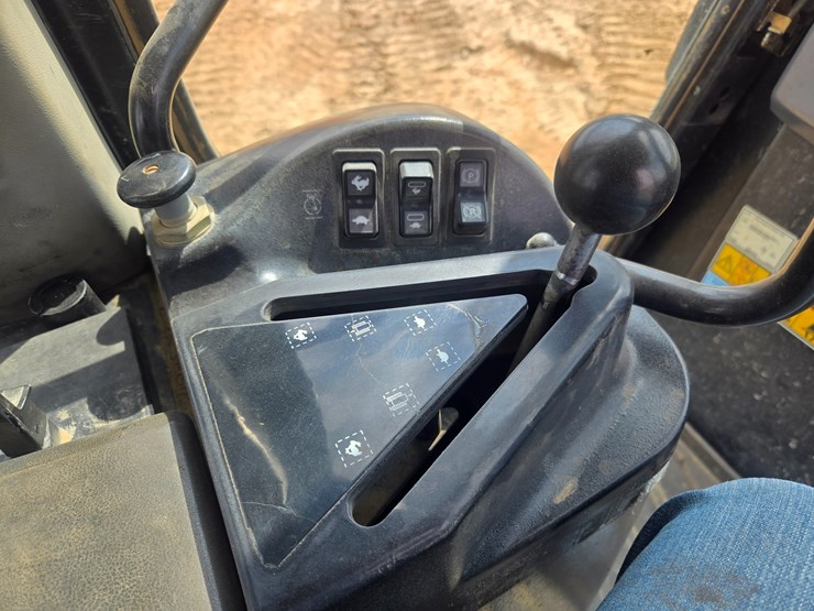 2005-caterpillar-953c-image-51