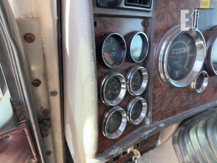 2002-kenworth-t800-image-55