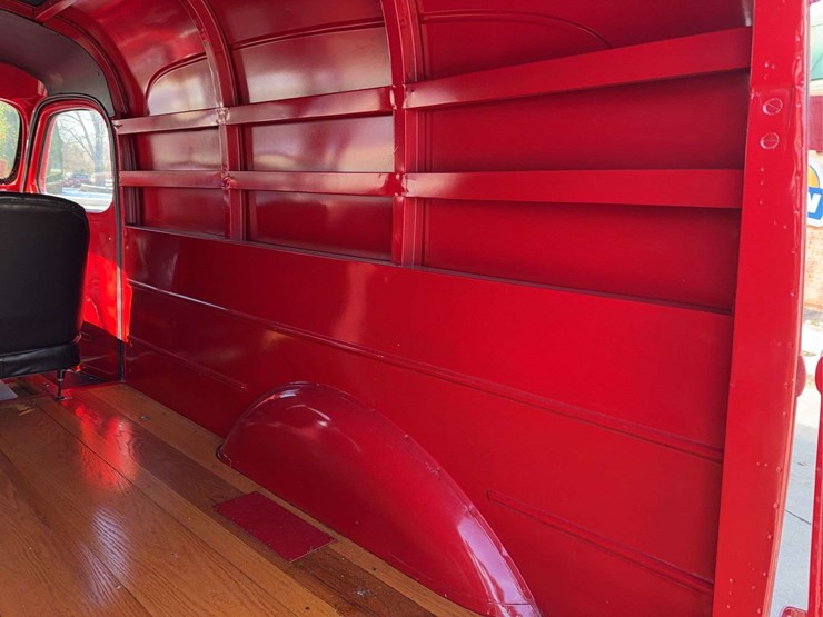1937-international-d2-panel-truck-image-35