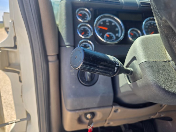 2014-freightliner-cascadia-125-image-71