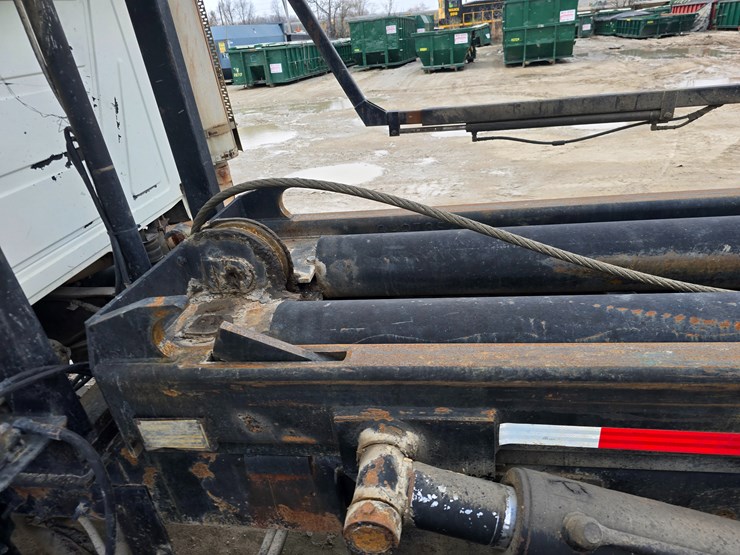 #22590-•-2007-mack-cv713-granite-roll-off-truck-image-65