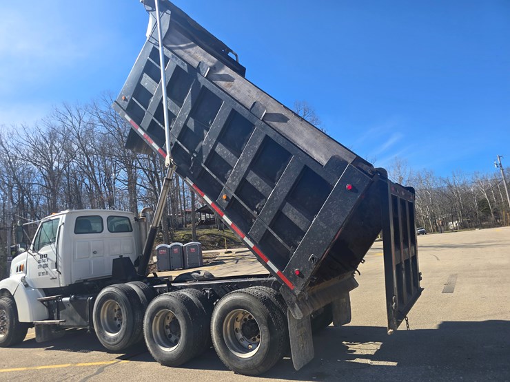 2001-sterling-l9500-image-27