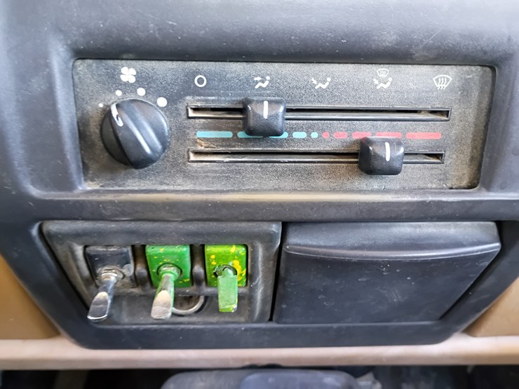 1997-jeep-wrangler-image-44