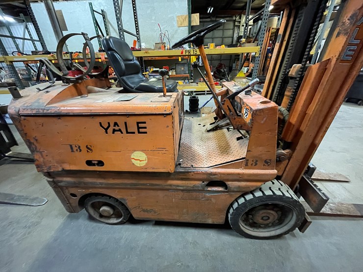 #1466-•-yale-5000-lb-lift-capacity-forklift-(pr4)-image-4