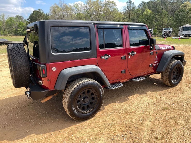 2013-jeep-wrangler-sport-image-3