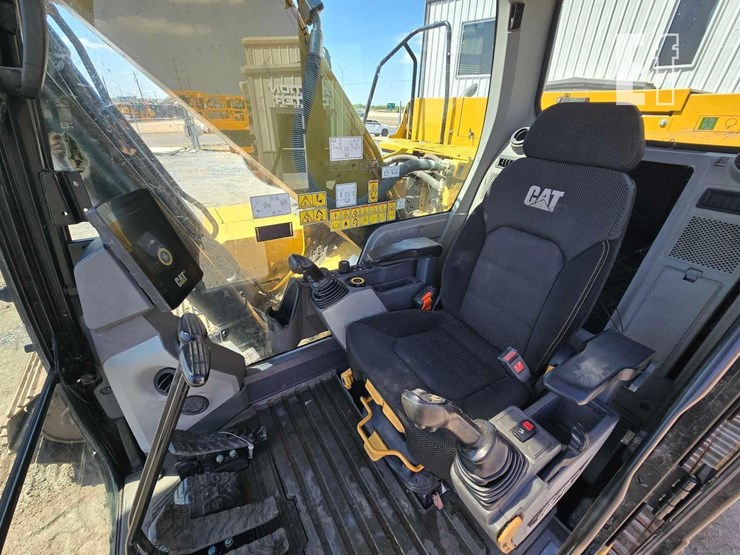 2020-caterpillar-323-image-14