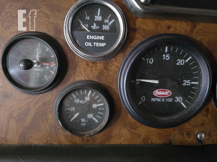 2002-peterbilt-378-image-12