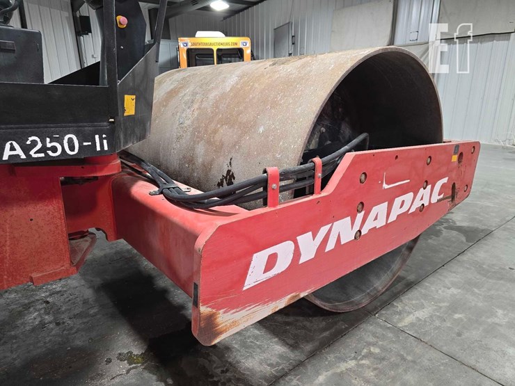 2011-dynapac-ca250d-ii-image-11