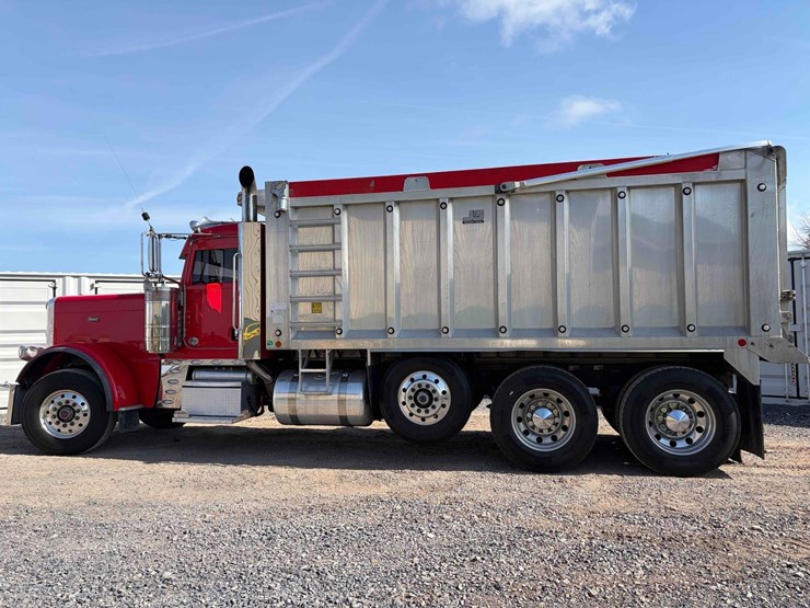 2017-peterbilt-389-image-5