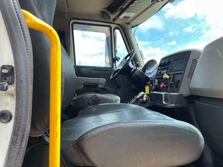 2013-international-durastar-4300-image-19