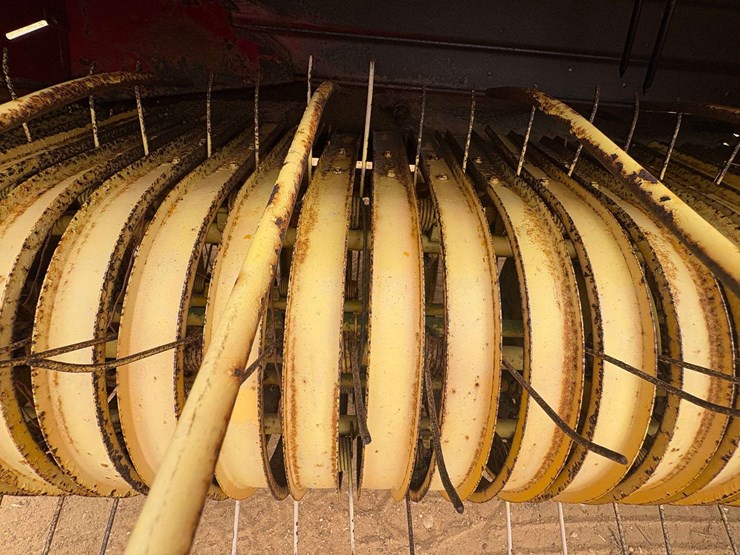 new-holland-326-image-16