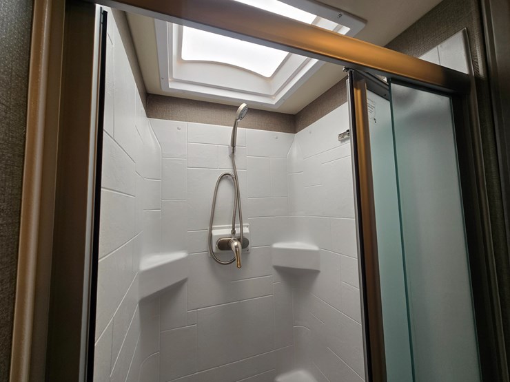 2020-ford-f550-image-54