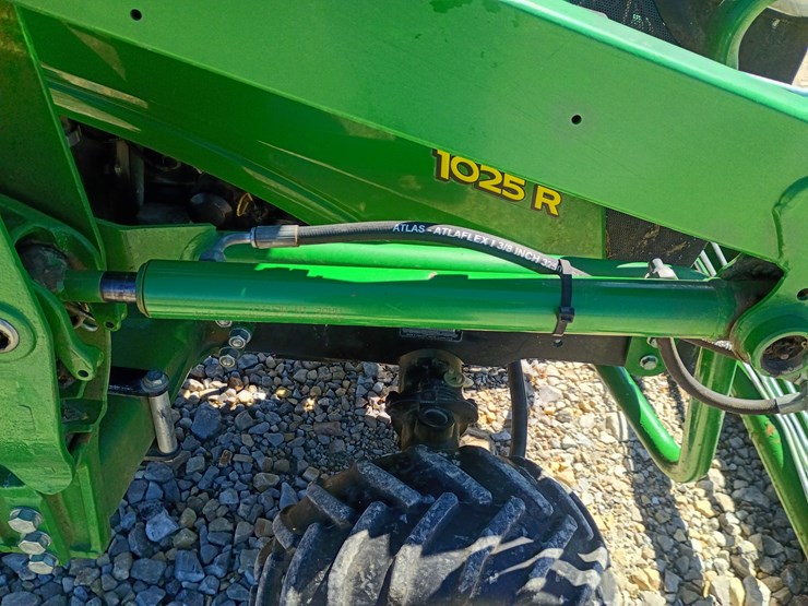 2013-john-deere-1025r-image-53