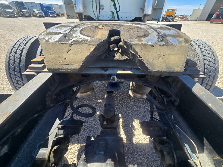 2006-freightliner-columbia-120-image-73