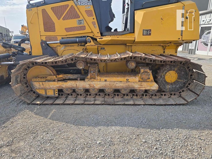 2016-deere-700k-lgp-image-19