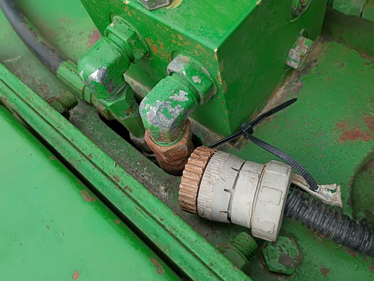 2000-john-deere-556-image-13