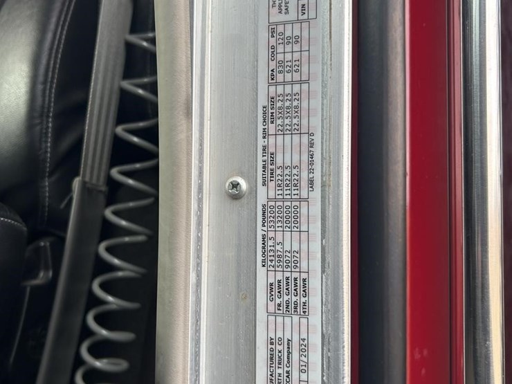 2025-kenworth-w900-image-56