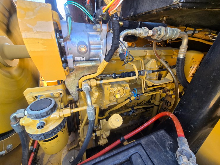 2001-caterpillar-953c-image-46