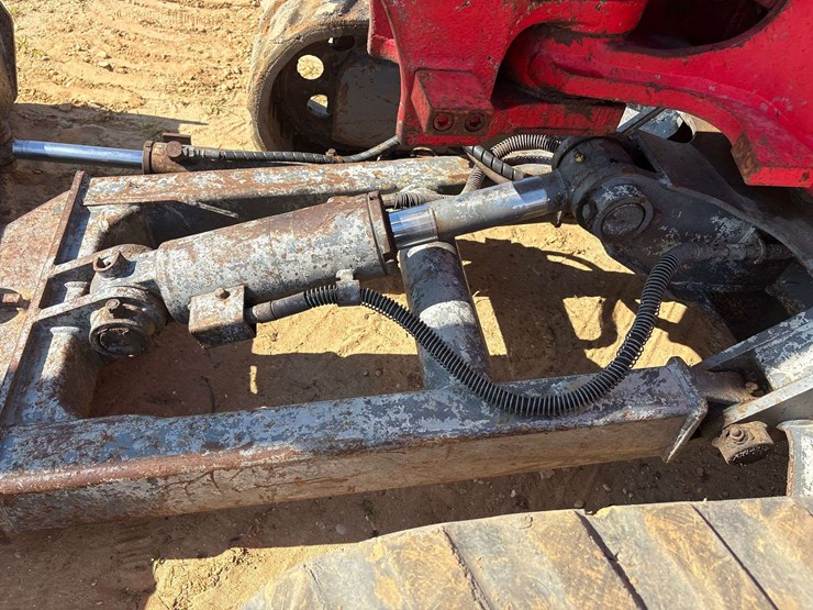 2013-takeuchi-tb235-image-13