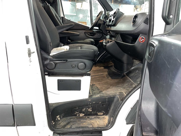 #1450-•-2019-mercedes-sprinter-van-(has-wi-title)-(of)-image-29