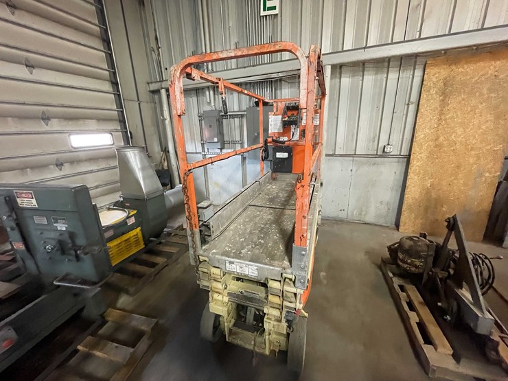 #1464-•-19'-scissor-lift-(e)-image-6