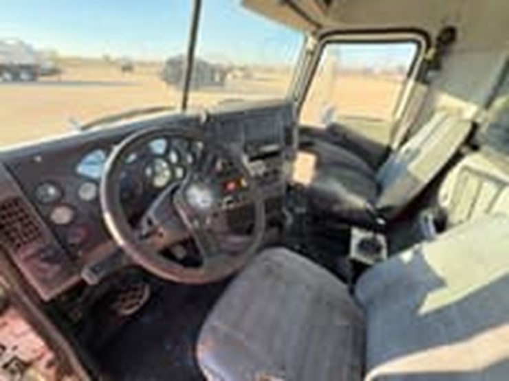 2009-mack-granite-gu713-image-11