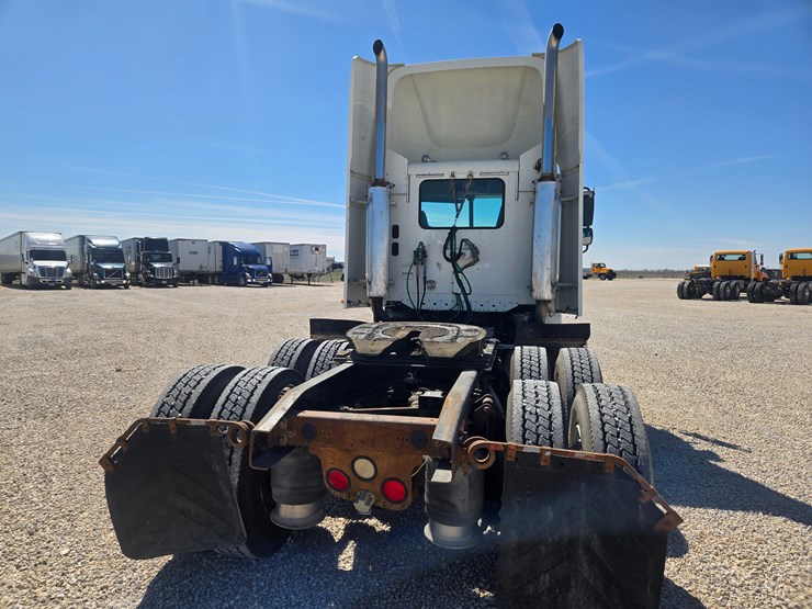 2006-freightliner-columbia-120-image-13