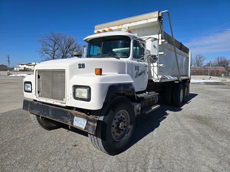 2001-mack-rd688s-image-1