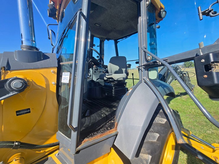 2015-deere-410l-image-73