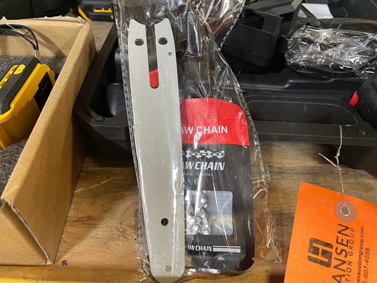 #2435-•-21-volt-mini-cordless-chainsaw-kit-in-carrying-case-(pr12)-image-4