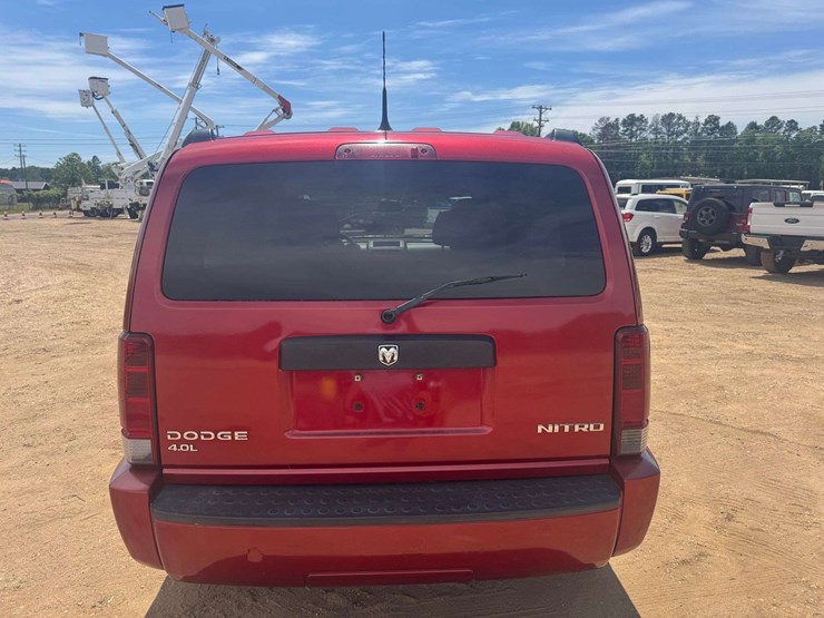 2011-dodge-nitro-image-6