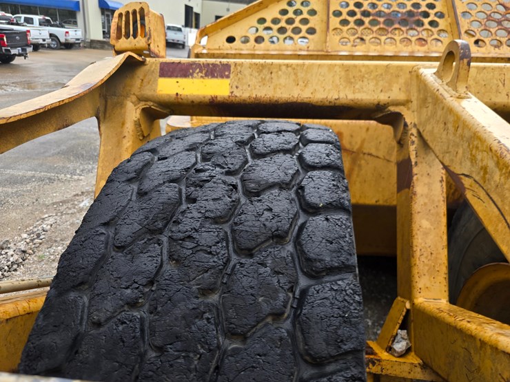 2006-deere-1812c-image-34