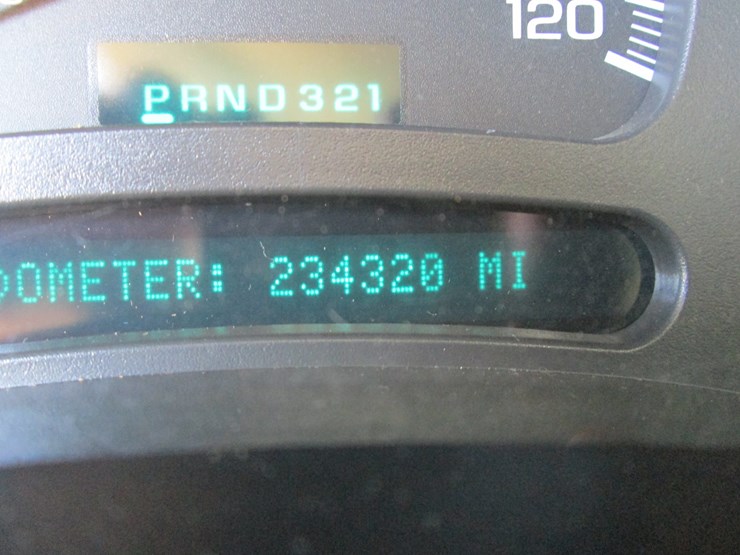 2004-chevrolet-2500hd-image-34