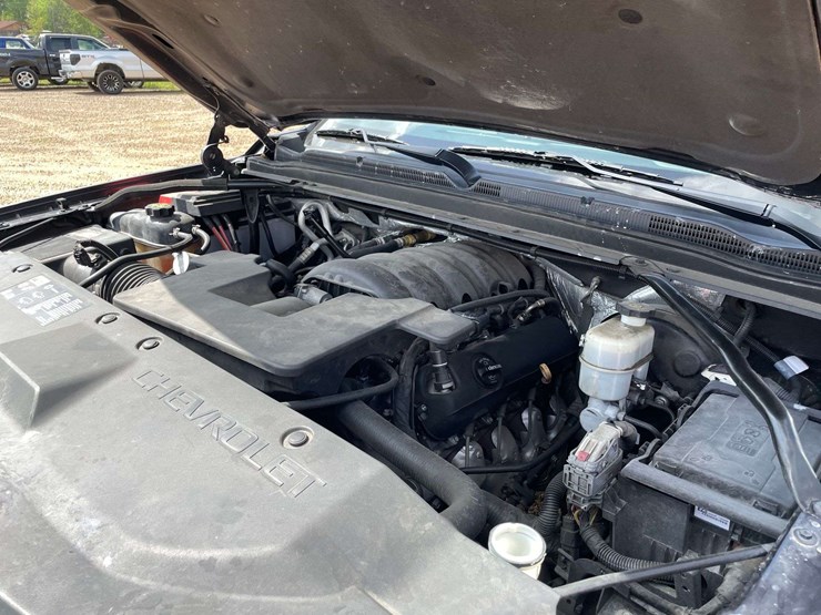 2015-chevrolet-suburban-image-7