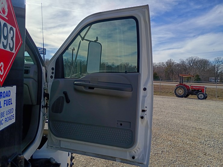 2005-ford-f750-image-43