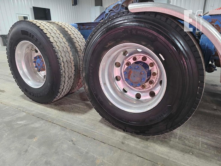 2009-peterbilt-367-image-26