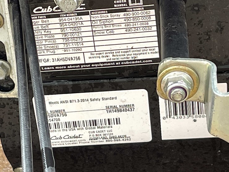 #7011-•-cub-cadet-26"-snowblower-(o3)-image-16