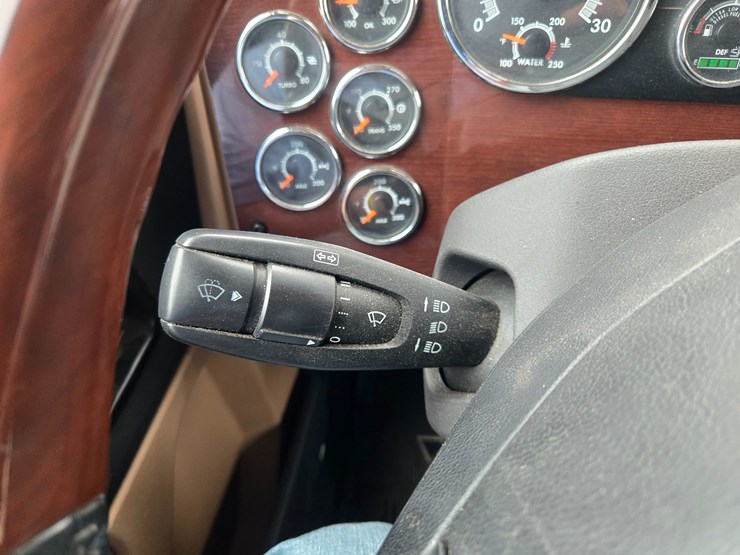 2017-western-star-5700xe-image-71