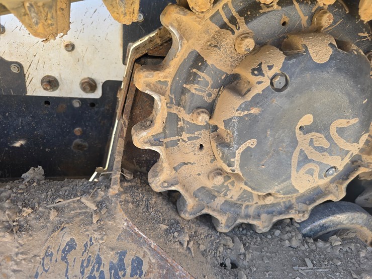 2020-bobcat-t770-image-32