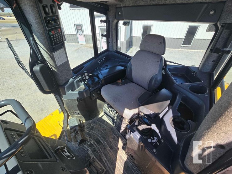 2018-deere-1050k-image-11